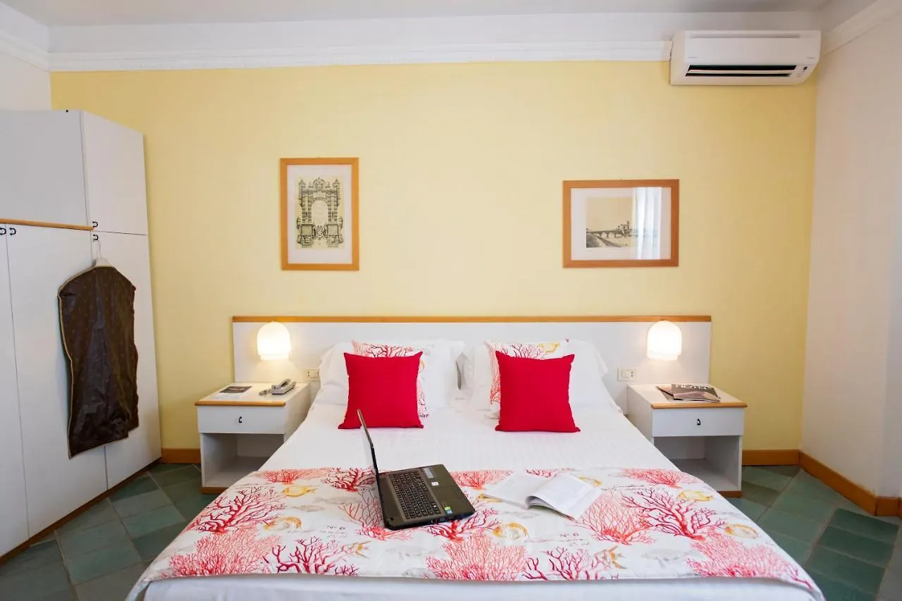 קסטליונה דלה פסקאיה Hotel L'Approdo